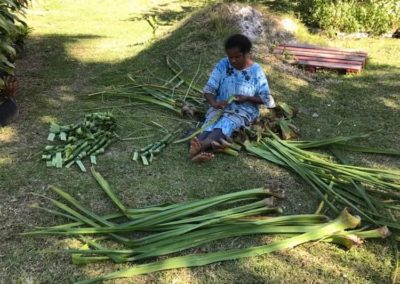 travail des feuilles de pandanus